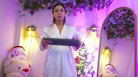 Isabella        online show from 12/16/25, 08:58