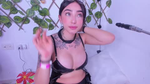 Snapshot of isa_redhair_ chatting on 12/02/24, 07:36 .... Connection time 900 pm to 500 amRest days Wednesday and Saturday online show from 12/02/24, 07:36