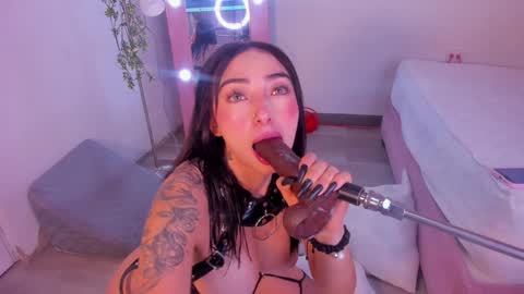 Snapshot of isa_redhair_ chatting on 12/12/24, 03:21 .... Connection time 900 pm to 500 amRest days Wednesday and Saturday online show from 12/12/24, 03:21