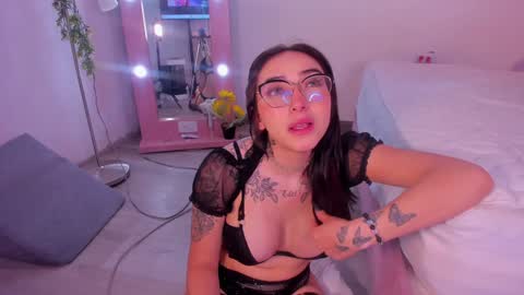 Snapshot of isa_redhair_ chatting on 12/14/24, 06:24 .... Connection time 900 pm to 500 amRest days Wednesday and Saturday online show from 12/14/24, 06:24