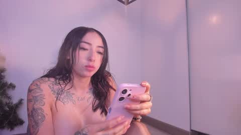 Snapshot of isa_redhair_ chatting on 12/30/24, 09:27 .... Connection time 900 pm to 500 amRest days Wednesday and Saturday online show from 12/30/24, 09:27