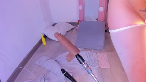 Snapshot of isa_redhair_ chatting on 01/18/25, 07:17 .... Connection time 900 pm to 500 amRest days Wednesday and Saturday online show from 01/18/25, 07:17