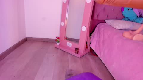 Snapshot of isa_redhair_ chatting on 02/07/25, 07:29 .... Connection time 900 pm to 500 amRest days Wednesday and Saturday online show from 02/07/25, 07:29