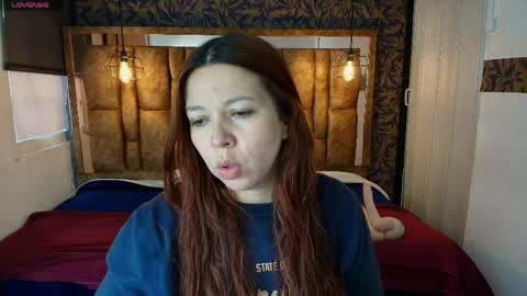 Snapshot of isa_thompson__ chatting on 05/08/26, 11:37 I S A online show from 05/08/26, 11:37