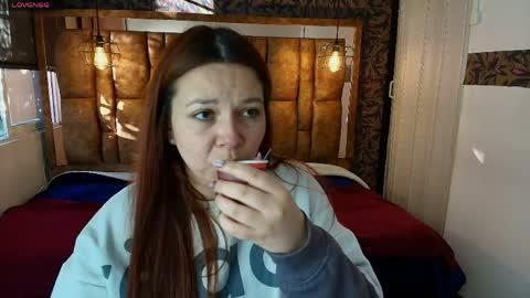 Snapshot of isa_thompson__ chatting on 05/09/26, 11:59 I S A online show from 05/09/26, 11:59