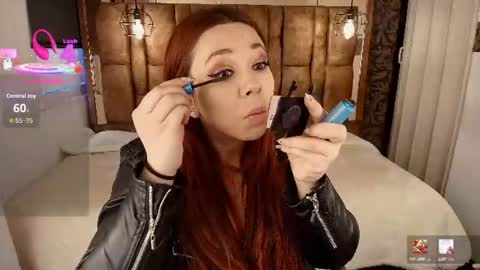 Snapshot of isa_thompson__ chatting on 06/12/26, 11:42 I S A online show from 06/12/26, 11:42