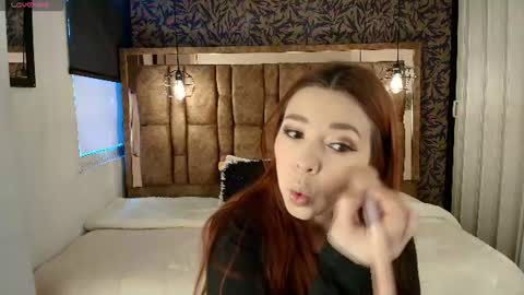 Snapshot of isa_thompson__ chatting on 06/24/26, 11:42 I S A online show from 06/24/26, 11:42