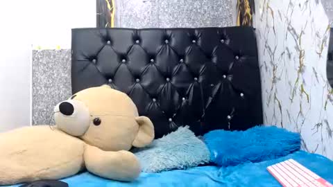 Snapshot of isa_x18 chatting on 06/25/26, 11:59 isa_x18 online show from 06/25/26, 11:59