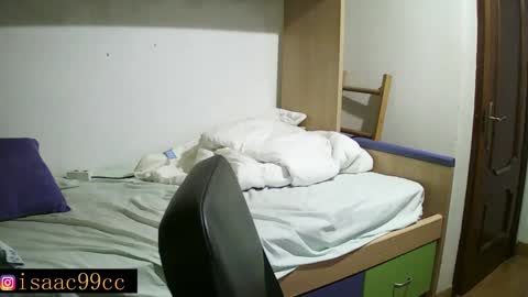 Snapshot of isaac99c chatting on 01/25/25, 05:51 Isaac99c online show from 01/25/25, 05:51