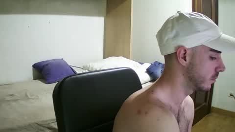 Snapshot of isaac99c chatting on 02/22/25, 09:48 Isaac99c online show from 02/22/25, 09:48