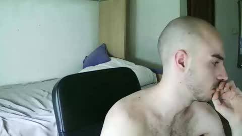 Snapshot of isaac99c chatting on 02/23/25, 01:53 Isaac99c online show from 02/23/25, 01:53