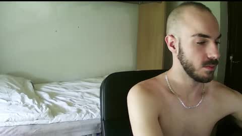 Snapshot of isaac99c chatting on 09/22/25, 08:38 Isaac99c online show from 09/22/25, 08:38