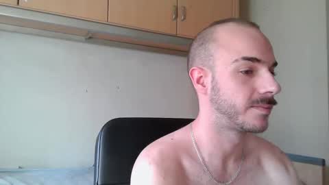 Snapshot of isaac99c chatting on 10/17/25, 02:08 Isaac99c online show from 10/17/25, 02:08