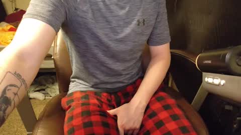 Snapshot of isaac_sheffield chatting on 12/22/24, 01:00 isaac online show from 12/22/24, 01:00