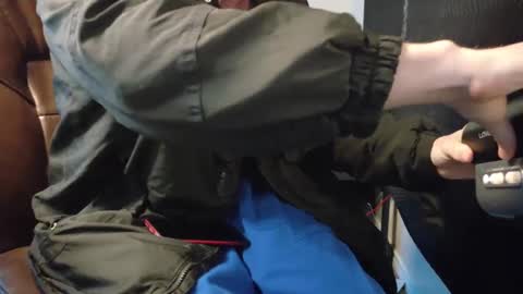 Snapshot of isaac_sheffield chatting on 12/27/24, 02:12 isaac online show from 12/27/24, 02:12