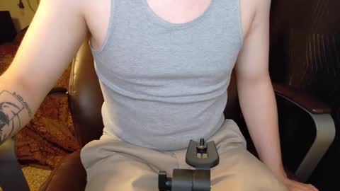 Snapshot of isaac_sheffield chatting on 01/08/25, 04:23 isaac online show from 01/08/25, 04:23