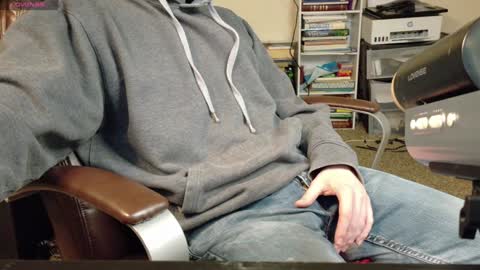 Snapshot of isaac_sheffield chatting on 01/22/25, 02:46 isaac online show from 01/22/25, 02:46