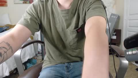 Snapshot of isaac_sheffield chatting on 09/23/25, 04:04 isaac online show from 09/23/25, 04:04