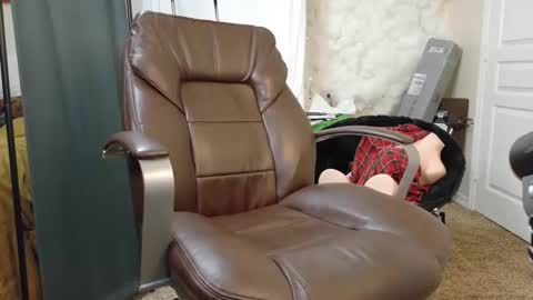 Snapshot of isaac_sheffield chatting on 10/20/25, 02:12 isaac online show from 10/20/25, 02:12