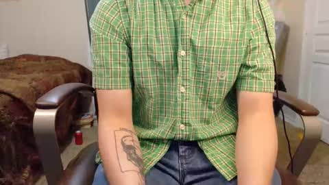 Snapshot of isaac_sheffield chatting on 10/22/25, 06:46 isaac online show from 10/22/25, 06:46