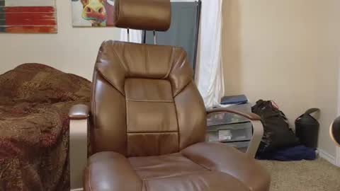 Snapshot of isaac_sheffield chatting on 11/10/25, 11:15 isaac online show from 11/10/25, 11:15