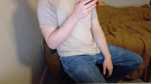 Snapshot of isaac_sheffield chatting on 11/25/25, 03:01 isaac online show from 11/25/25, 03:01