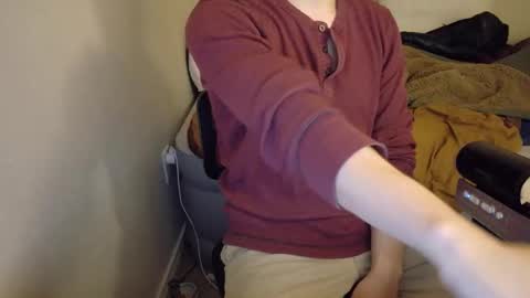 Snapshot of isaac_sheffield chatting on 12/15/25, 01:21 isaac online show from 12/15/25, 01:21