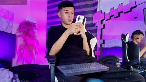 Isaac tan online show from 03/19/26, 11:31