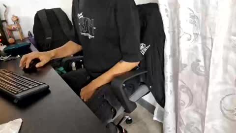 Snapshot of isaac_winter_ chatting on 09/30/25, 01:54 Isaac online show from 09/30/25, 01:54