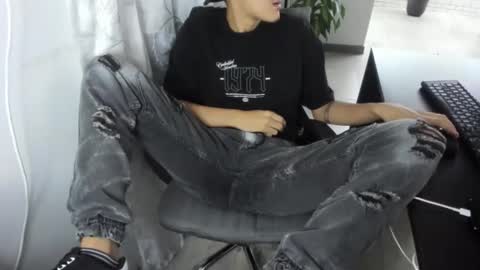 Snapshot of isaac_winter_ chatting on 10/04/25, 02:31 Isaac online show from 10/04/25, 02:31