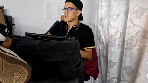 Snapshot of isaac_winter_ chatting on 10/21/25, 02:34 Isaac online show from 10/21/25, 02:34