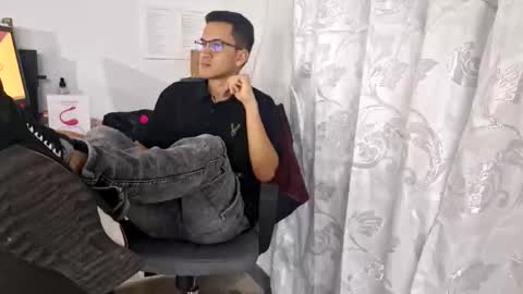 Snapshot of isaac_winter_ chatting on 10/22/25, 04:13 Isaac online show from 10/22/25, 04:13