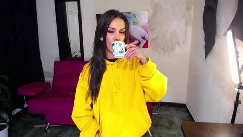 isabel online show from 11/27/25, 11:51