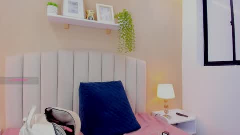 isabel_palmer online show from 06/17/26, 08:21
