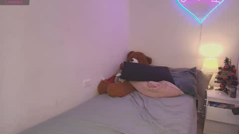 Isabel online show from 12/19/25, 11:45