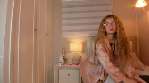 isabela__x online show from 05/08/26, 11:37