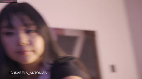 Snapshot of isabela_antonia_ chatting on 04/23/26, 08:11 online show from 04/23/26, 08:11