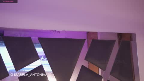Snapshot of isabela_antonia_ chatting on 04/25/26, 12:46 online show from 04/25/26, 12:46