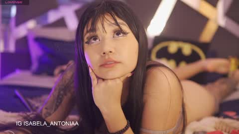 Snapshot of isabela_antonia_ chatting on 05/18/26, 05:30 online show from 05/18/26, 05:30