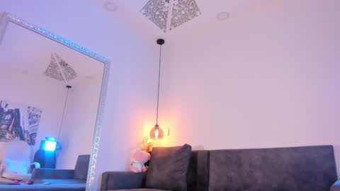 Isabela online show from 02/04/25, 12:11