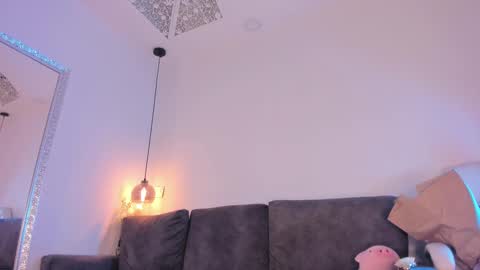 Isabela online show from 02/19/25, 12:11