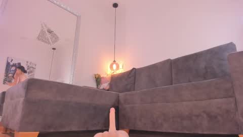 Isabela online show from 09/22/25, 11:56