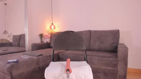 Isabela online show from 09/23/25, 12:08