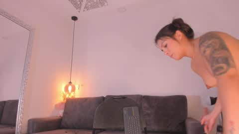 Isabela online show from 10/29/25, 12:07