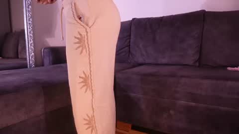 Snapshot of isabela_franco_ chatting on 06/29/26, 11:43 Isabela online show from 06/29/26, 11:43