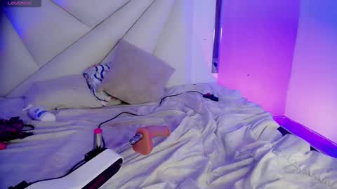 Snapshot of isabela_saenzz chatting on 09/29/25, 04:28 I S A B E L A ISA online show from 09/29/25, 04:28