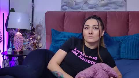 Snapshot of isabelasasha chatting on 02/12/25, 07:13 Isa online show from 02/12/25, 07:13