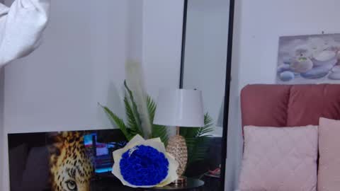 Snapshot of isabelasasha chatting on 02/26/25, 07:09 Isa online show from 02/26/25, 07:09