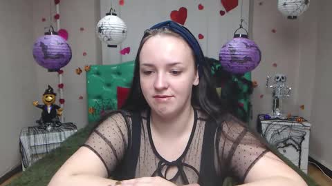 IsabelBlackberry online show from 10/27/25, 06:06