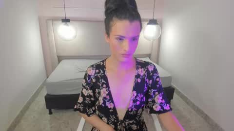 isabelfernandez1 online show from 12/04/25, 10:18